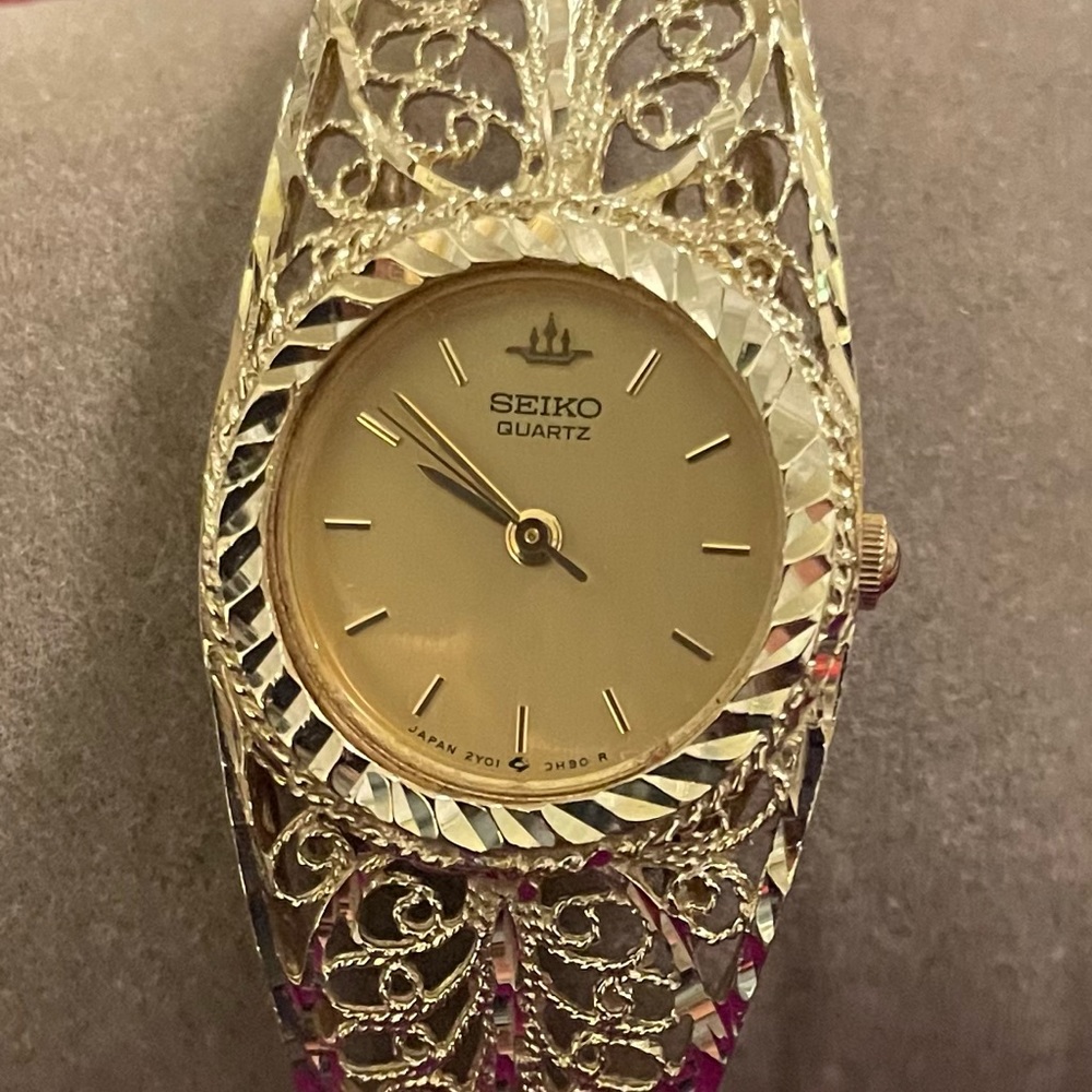 Woman’s bangle 14k gold Seiko watch